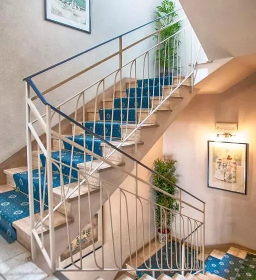 هتل Villa Esedra