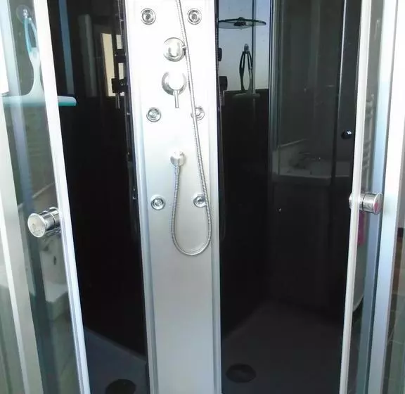 تختخواب و صبحانه Chez Annick