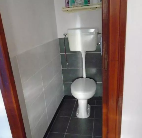 تختخواب و صبحانه Chez Annick