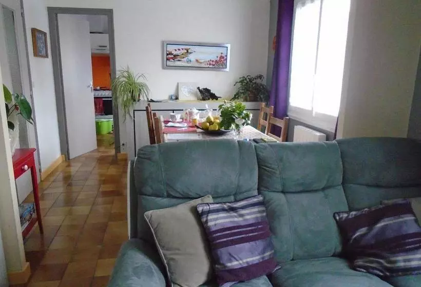 تختخواب و صبحانه Chez Annick