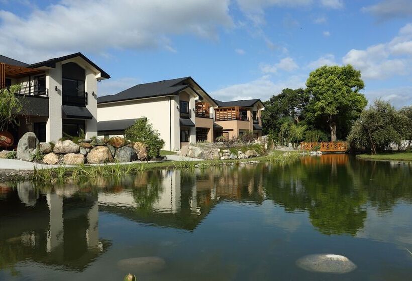 تختخواب و صبحانه Green Willow House