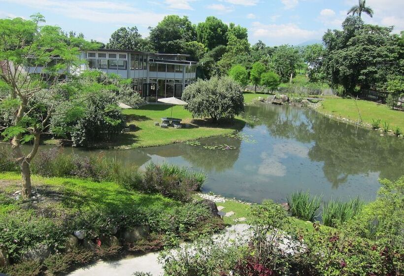 تختخواب و صبحانه Green Willow House