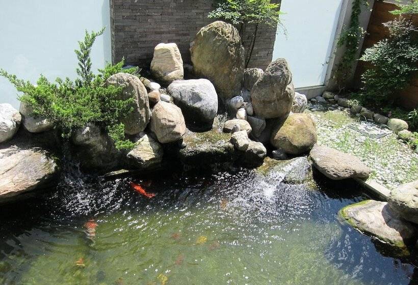 تختخواب و صبحانه Green Willow House