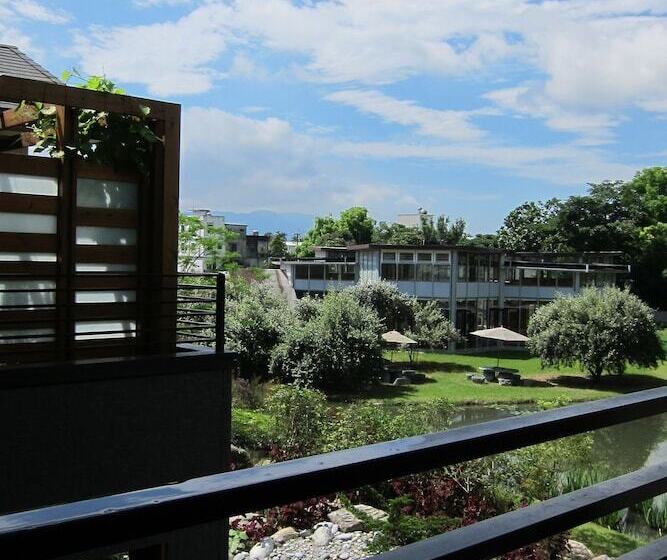 تختخواب و صبحانه Green Willow House