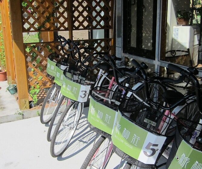 تختخواب و صبحانه Green Willow House