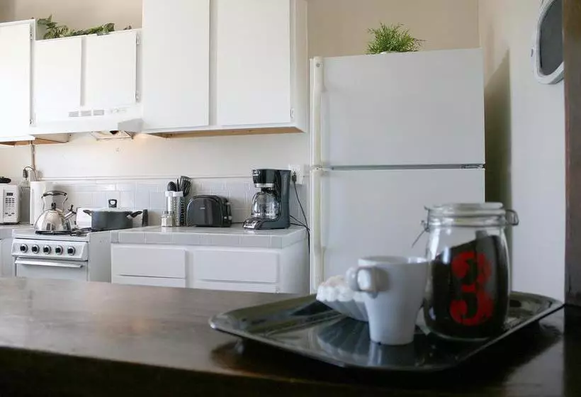 ホテル Ellison Suites