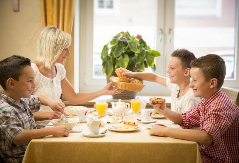 ホテル Steirerrast