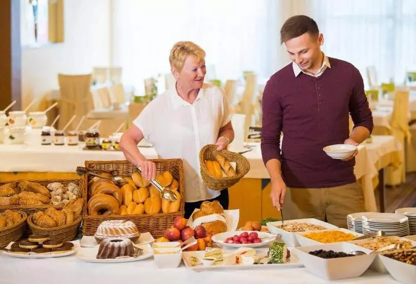 ホテル Steirerrast