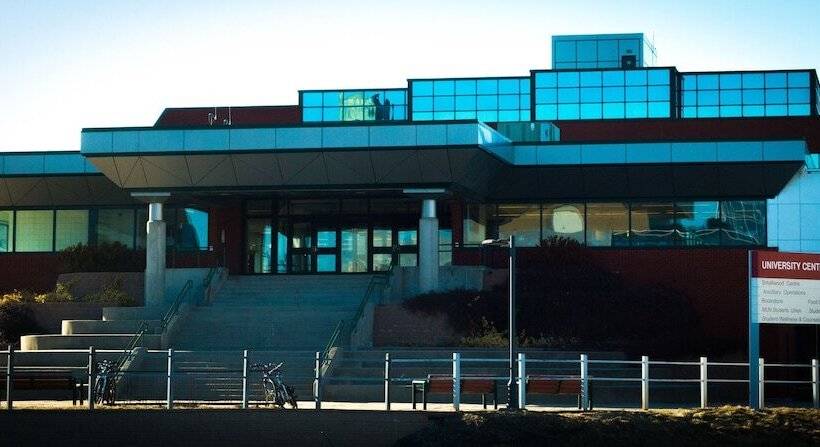 هتل Memorial University