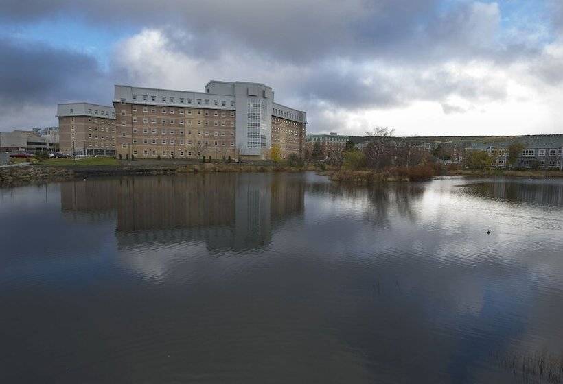 هتل Memorial University