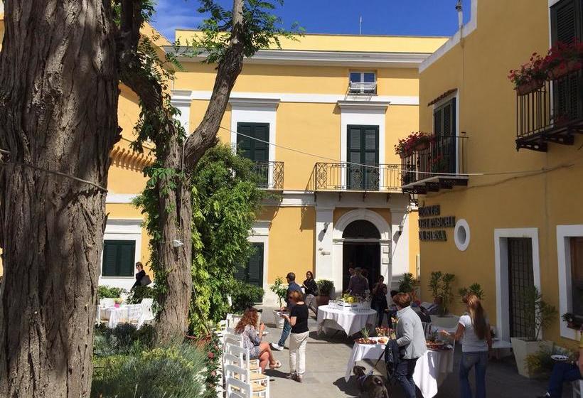 ホテル Mezzatorre