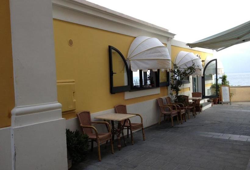 ホテル Mezzatorre