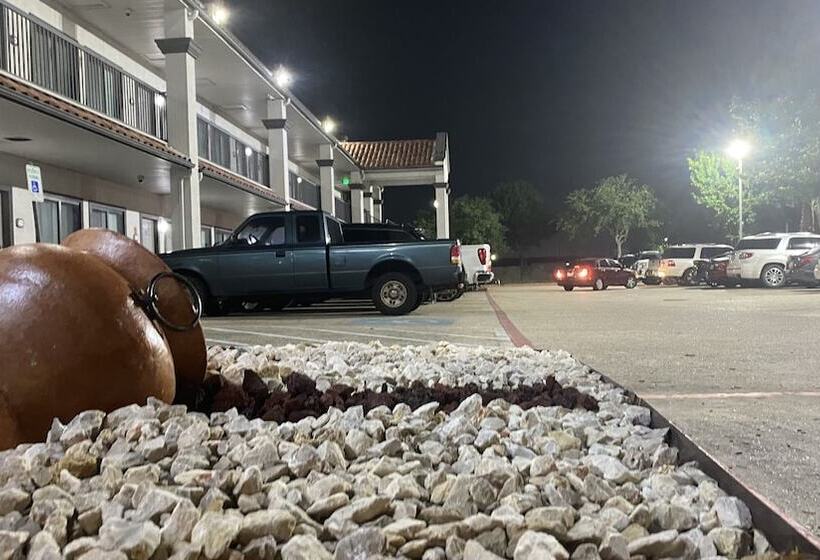 מוטל Island Suites Hobby Airport