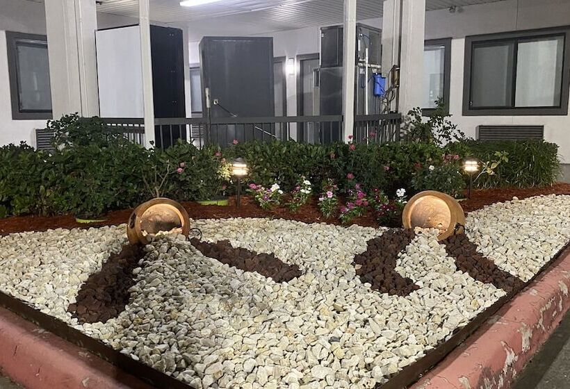 מוטל Island Suites Hobby Airport