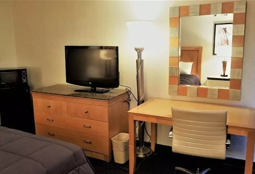 モーテル Madison Inn And Suites