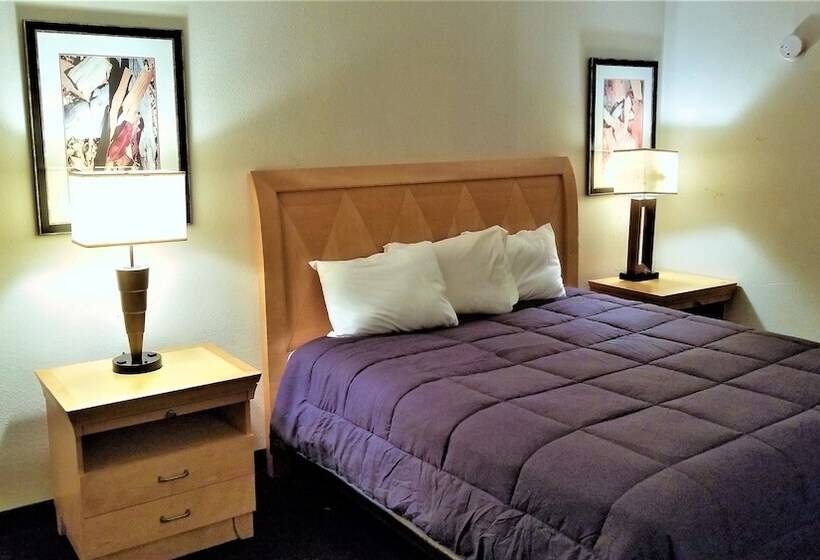 فندق على الطريق Madison Inn And Suites