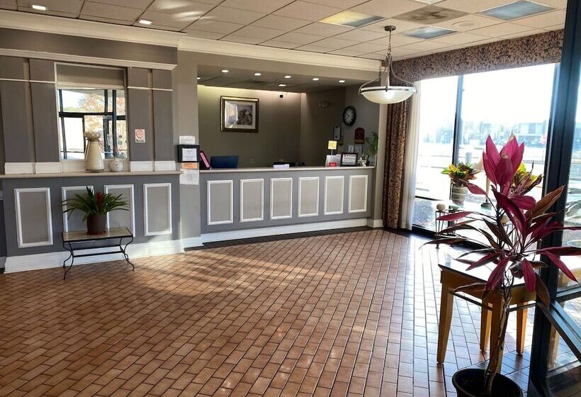 فندق على الطريق Madison Inn And Suites