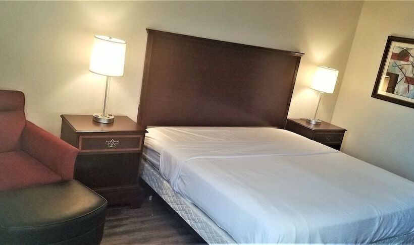 فندق على الطريق Madison Inn And Suites