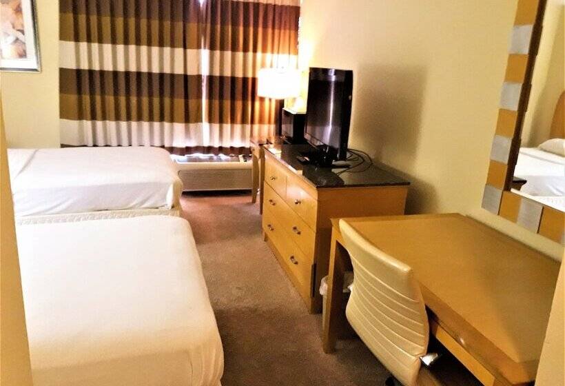 فندق على الطريق Madison Inn And Suites