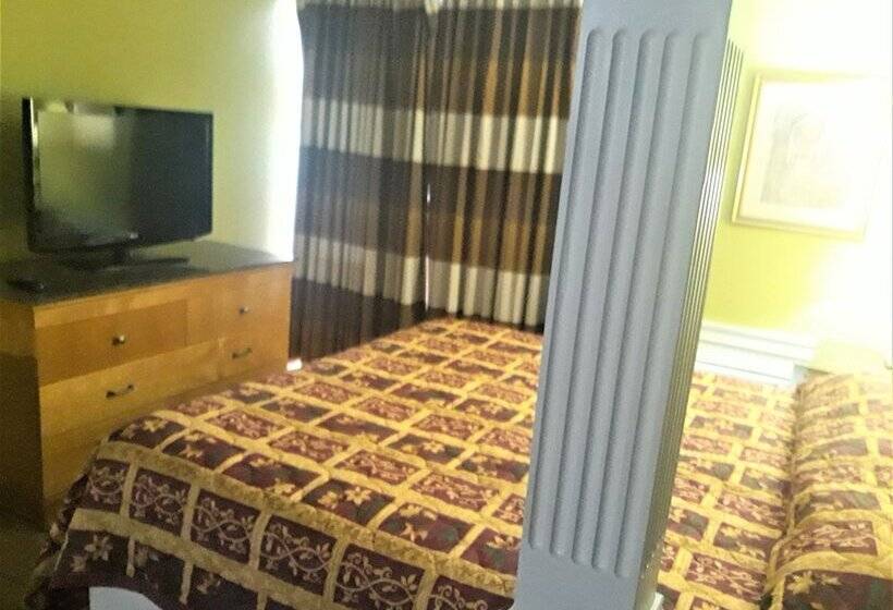 فندق على الطريق Madison Inn And Suites