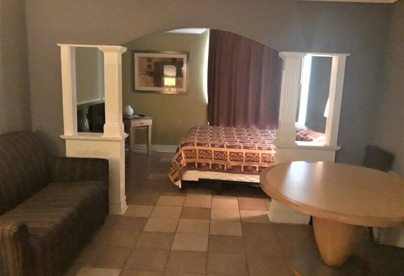 فندق على الطريق Madison Inn And Suites