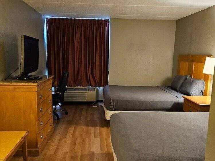 فندق على الطريق Madison Inn And Suites