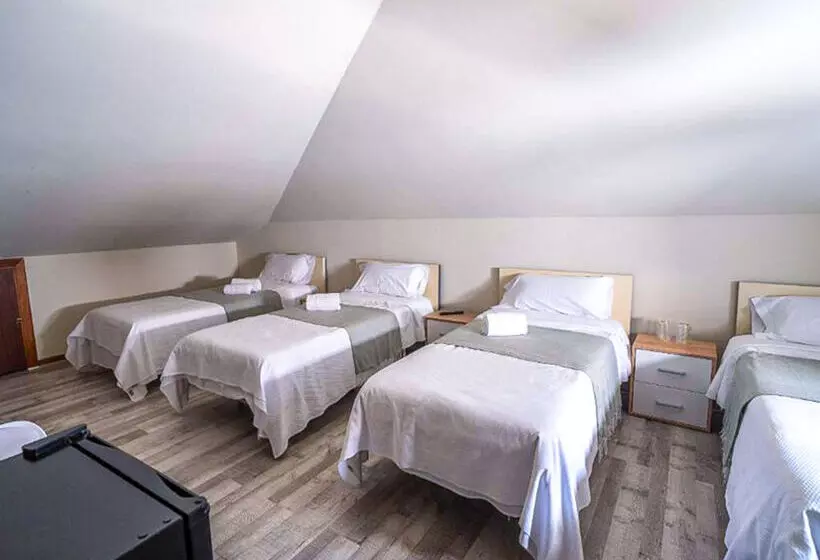 Hotelli Alojamientos Valdecilla 3000