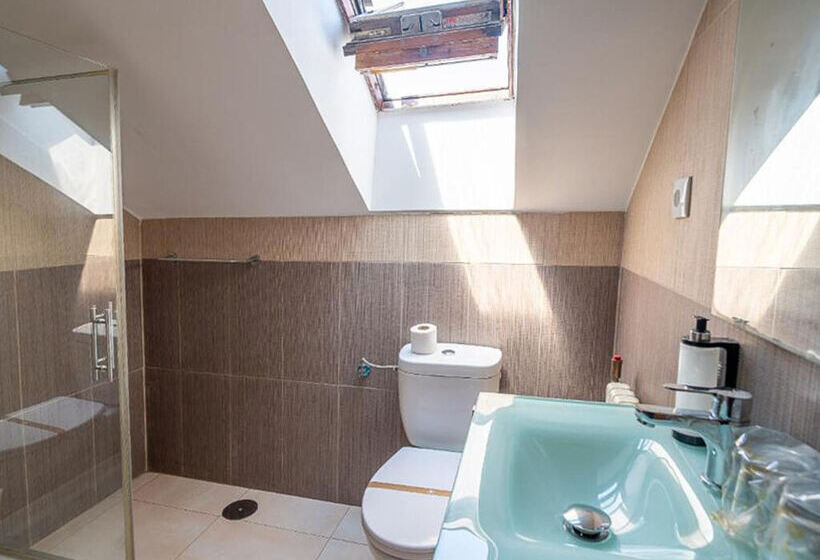 هتل Alojamientos Valdecilla 3000