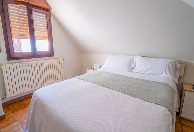 هتل Alojamientos Valdecilla 3000