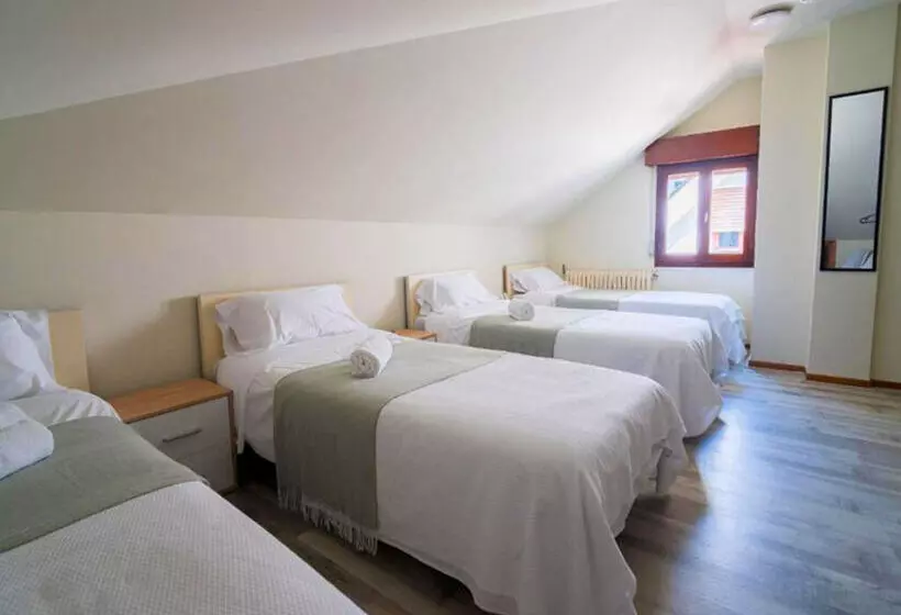 Hotelli Alojamientos Valdecilla 3000