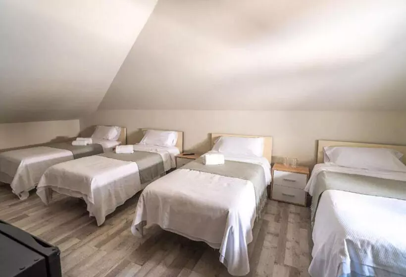 Hotelli Alojamientos Valdecilla 3000