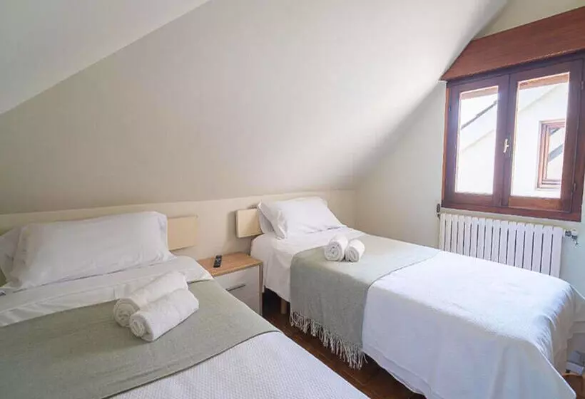 Hotelli Alojamientos Valdecilla 3000