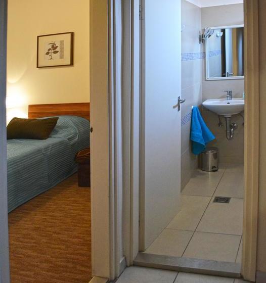 Bed and Breakfast Airport Glossel Panzió