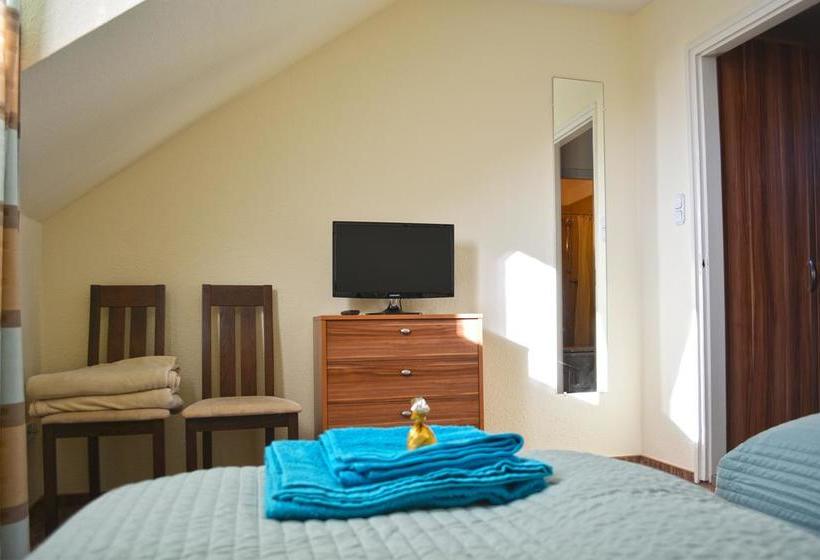 Bed and Breakfast Airport Glossel Panzió