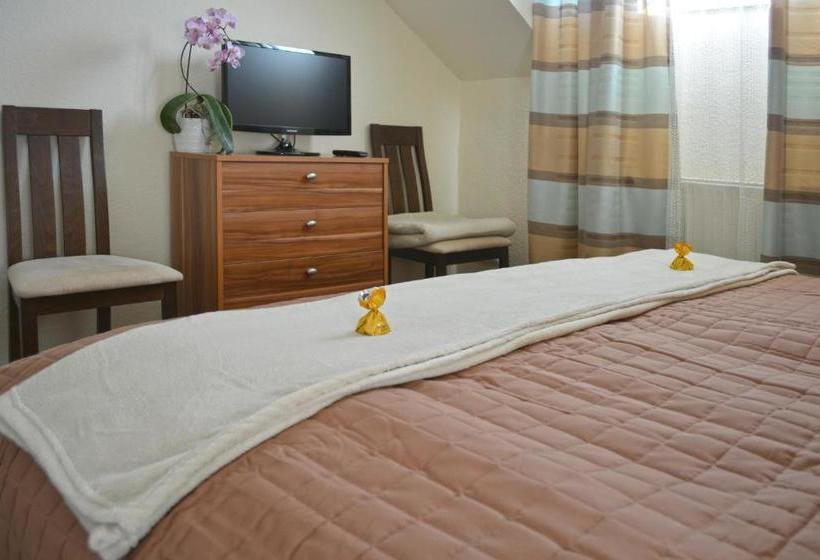 Bed and Breakfast Airport Glossel Panzió