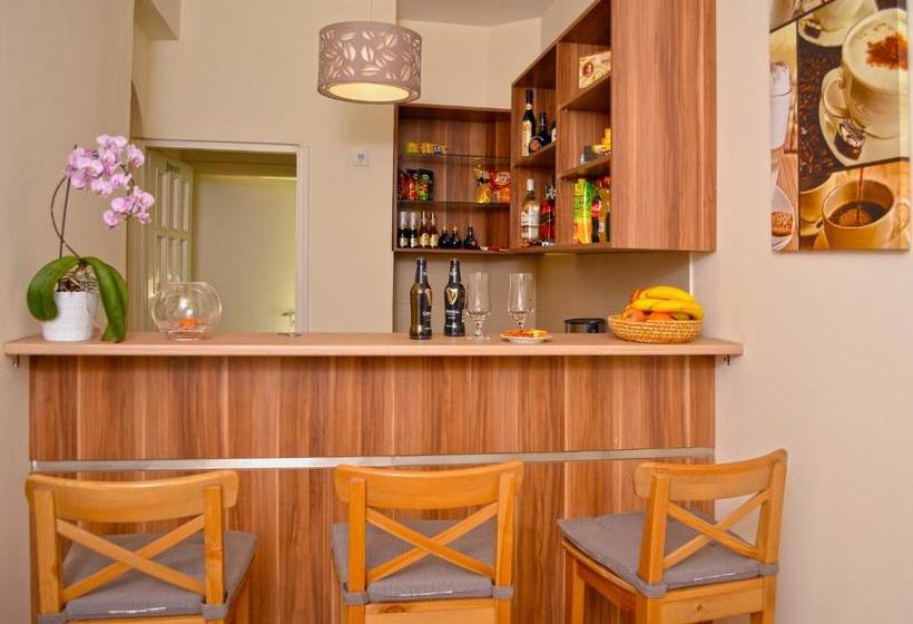 Bed and Breakfast Airport Glossel Panzió