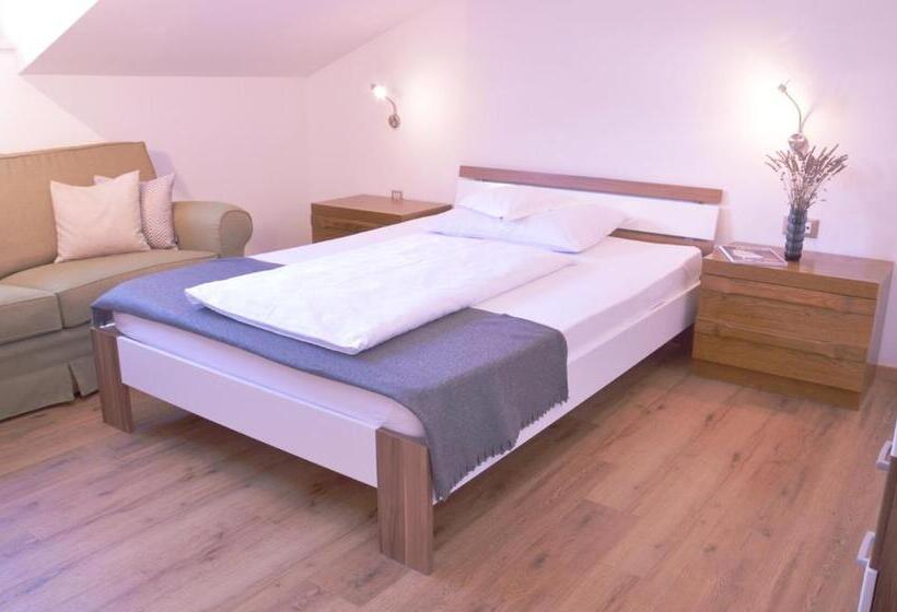 בית מלון כפרי Karin