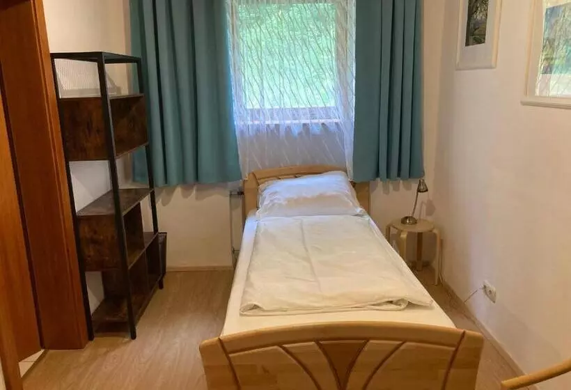 Hotelli B&b Pension Karlsdorfer Hof
