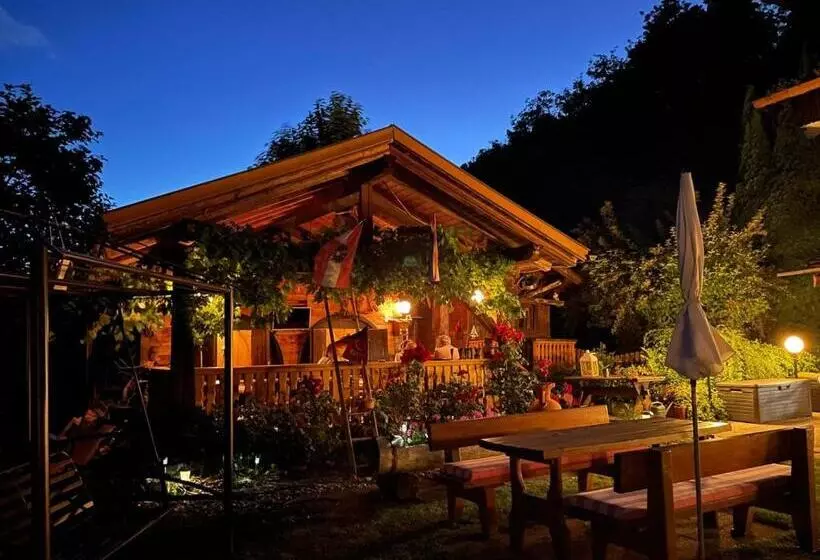 Hotelli B&b Pension Karlsdorfer Hof
