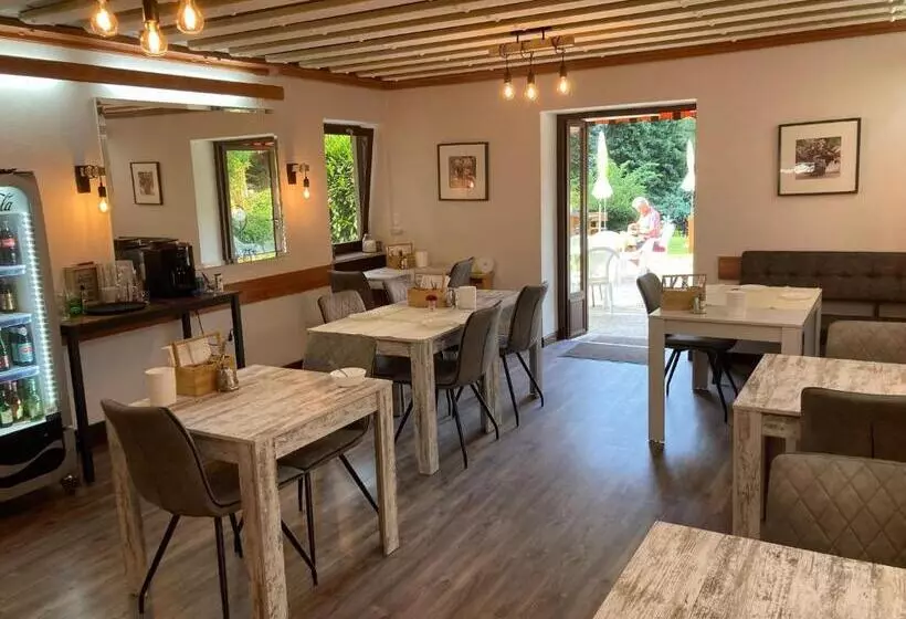 Hotelli B&b Pension Karlsdorfer Hof