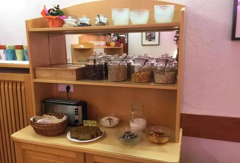 Hotelli B&b Pension Karlsdorfer Hof