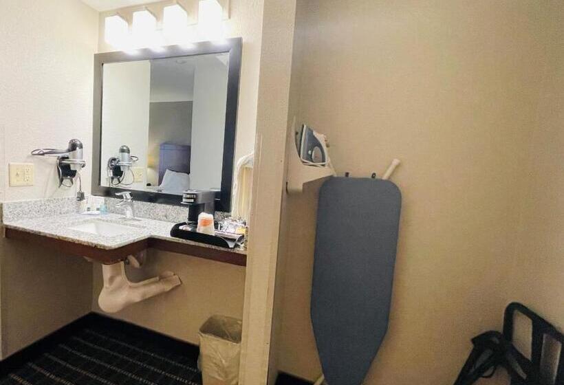 فندق على الطريق Quality Inn Madison West Near University Area