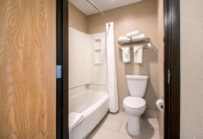 فندق على الطريق Quality Inn Madison West Near University Area