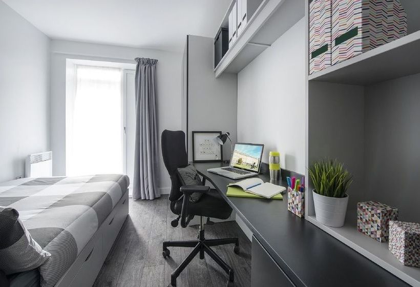 هاستل Aparto Binary Hub