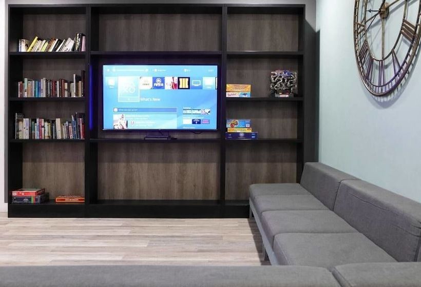 هاستل Aparto Binary Hub