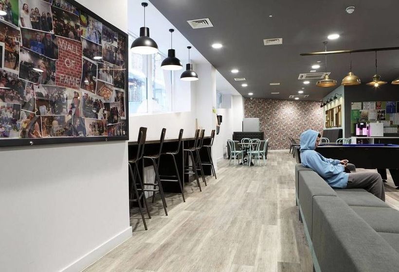 هاستل Aparto Binary Hub