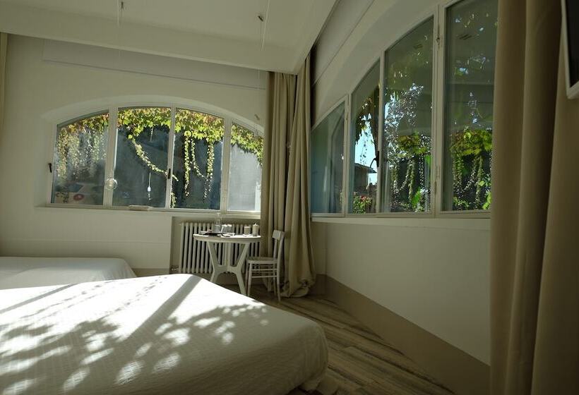 B&b A Piazza Del Gesù