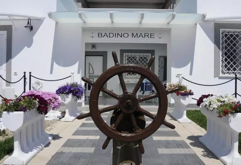 تختخواب و صبحانه Badinomare