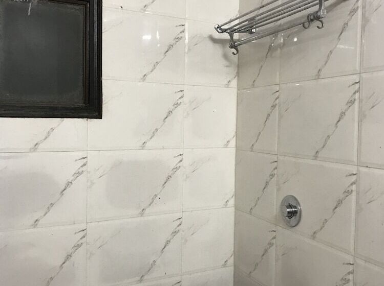 בית מלון כפרי Noble Inn