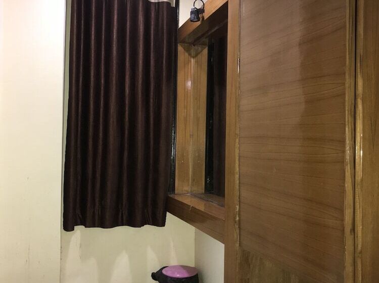 בית מלון כפרי Noble Inn